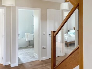 4 bedrooms, free WiFi