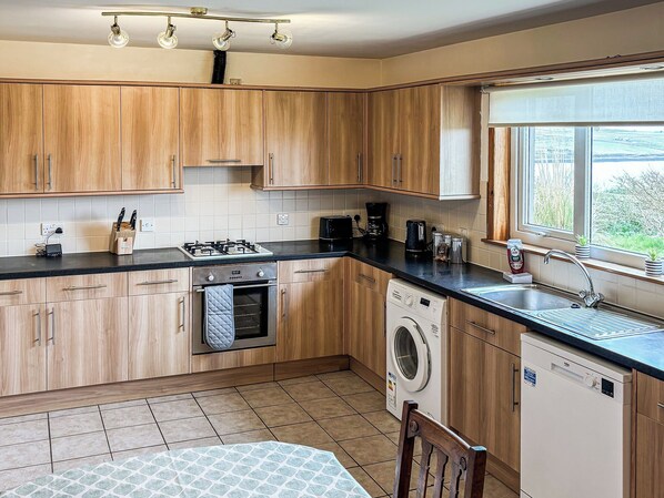 Dishwasher, cookware/dishes/utensils