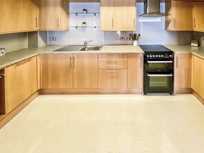 Dishwasher, cookware/dishes/utensils