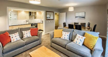 Broad Apartment 3 - UK48070