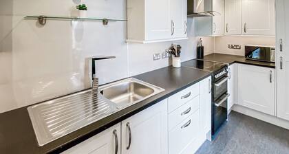 Broad Apartment 7 - UK48073