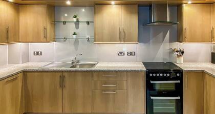Broad Apartment 5 - UK48081