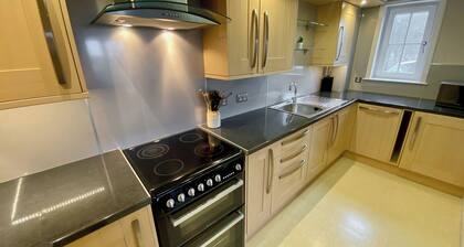 Broad Apartment 8 - UK48084