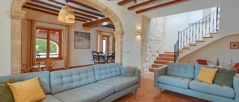 TV, peis og bordtennis