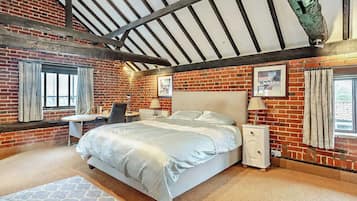 9 bedrooms, free WiFi