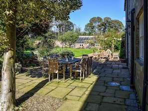 Outdoor dining - Blofield House - UK48096 (Norwich)