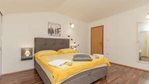 5 Schlafzimmer, Bügeleisen/Bügelbrett, kostenloses WLAN, Bettwäsche