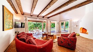 Télévision, cheminée