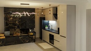 Refrigerador, microondas, horno y lavavajillas 