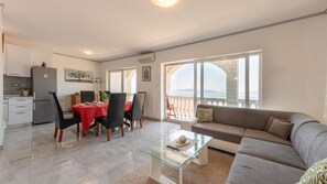 TV - Apartman Max 2 by Villas Guide (Rijeka)