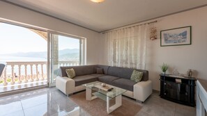 TV - Apartman Max 2 by Villas Guide (Rijeka)