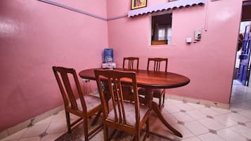 Căn hộ dành cho gia đình | Khu vực ăn uống tại phòng