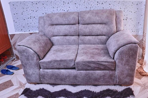 Deluxe Studio | Living area