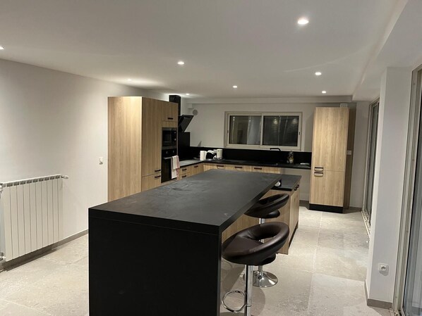 電子レンジ、オーブン、コンロ