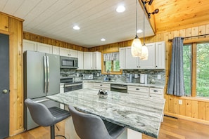 Fridge, microwave, stovetop, dishwasher