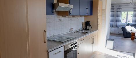 Frigorifero, forno, piano cottura, lavastoviglie
