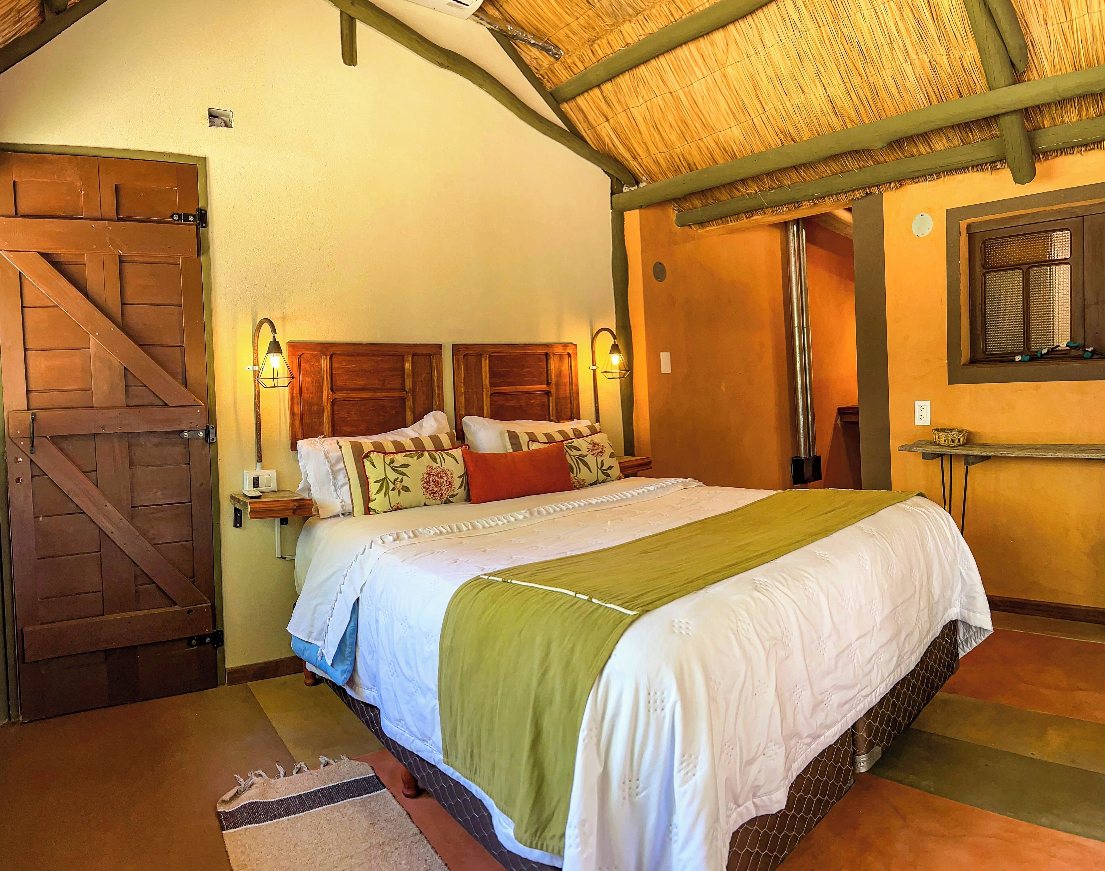 Exclusive Cabin, Patio, Park View | Premium bedding, individually decorated, individually furnished