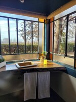 高级双人房, 葡萄庄园景观 | 浴室 | 淋浴设施、吹风机、毛巾、肥皂