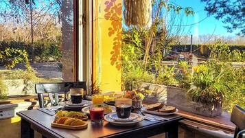 Desayuno a la carta incluido todos los días