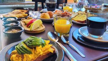 Petit déjeuner préparé à la commande compris tous les jours
