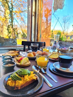 Free daily cooked-to-order breakfast