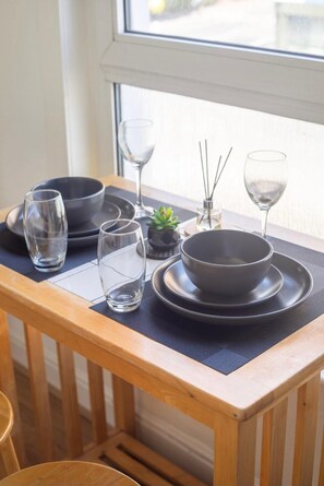 Dining - Cozy Apartment in Portobello, Central London. Free fast internet wifi (Notttinghill)