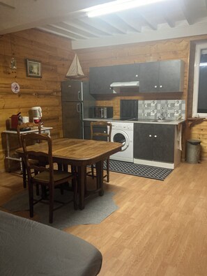 Mikrowelle, Herdplatte, Geschirrspüler