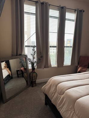 Iron/ironing board, WiFi, bed sheets, wheelchair access