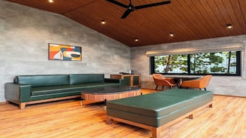 Family Cabin | Living area