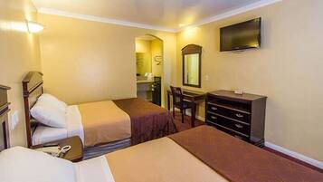 Basic Room | Desk, laptop workspace, free WiFi, bed sheets