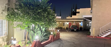 Vista frontal de la propiedad