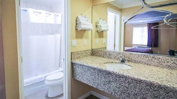Standard Oda | Banyo | Duş/küvet kombinasyonu, havlu