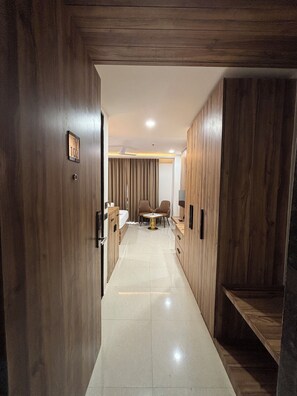 奢華客房 | 客房內保險箱、熨斗/熨衣板、免費無線上網