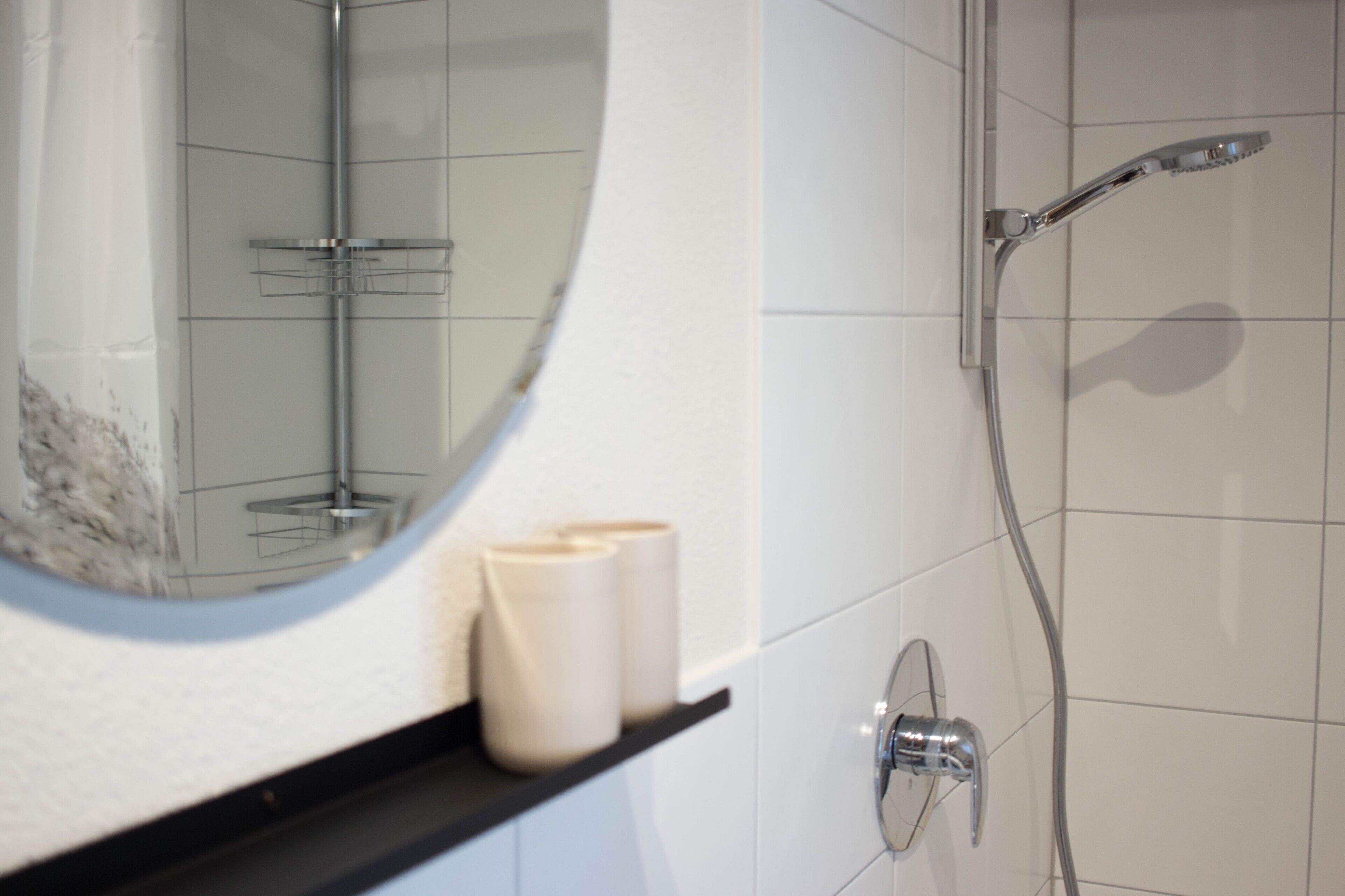 Dusche, Haartrockner, Handtücher