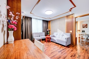 Deluxe Double Room | Minibar, desk, free WiFi, bed sheets