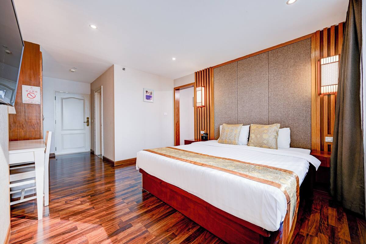 Deluxe Double Room | Minibar, desk, free WiFi, bed sheets