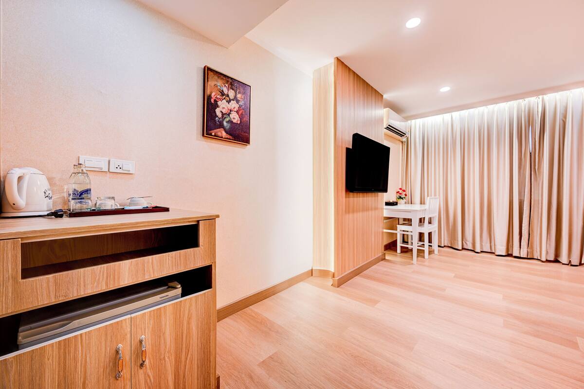 Suite | Minibar, desk, free WiFi, bed sheets
