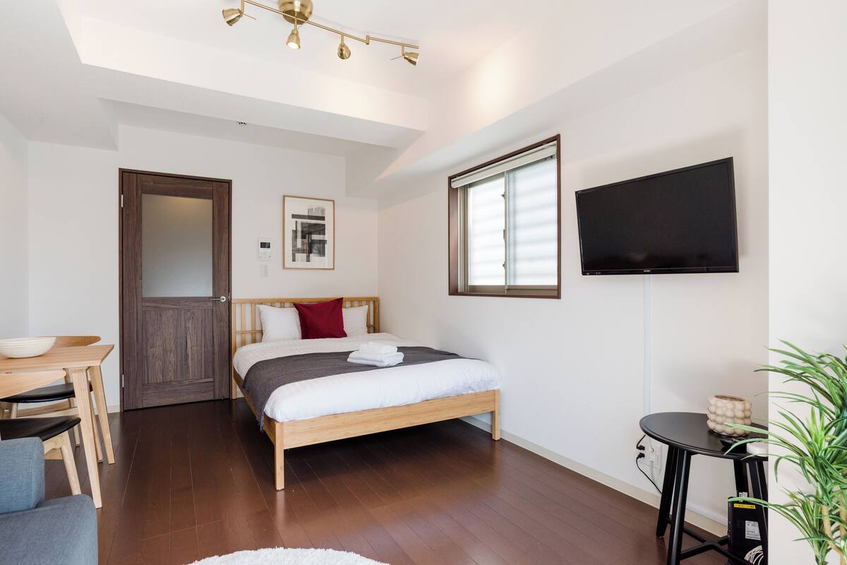 Nordic Inspired Simple Flat in Azabu/Tokyo Tower | Desk, free WiFi