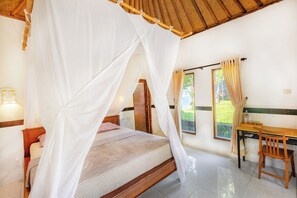 Standard Room, 1 Queen Bed, Balcony, Garden View