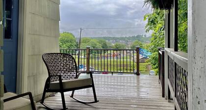 Charming 2-bedroom Gem, Scenic Views + Deck, Fire Pit