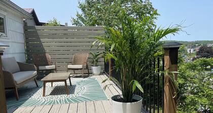 Charming 2-bedroom Gem, Scenic Views + Deck, Fire Pit