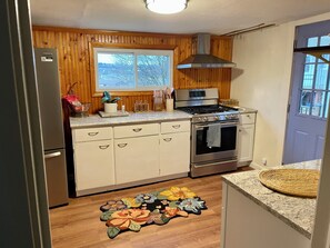 Microwave, oven, stovetop, dishwasher - Charming 2-bedroom Gem, Scenic Views + Deck, Fire Pit (DuBois)