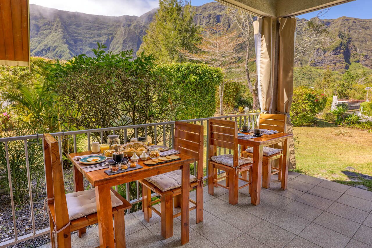 Free daily full breakfast