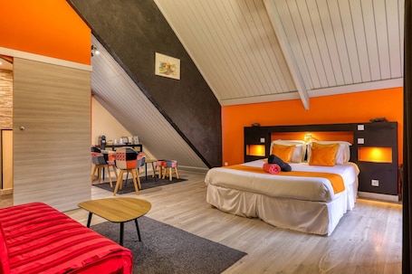Ropa de cama de alta calidad y minibar . La Villa Soalic