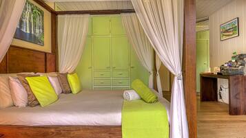 Chambre Double Deluxe, balcon, vue jardin | Literie de qualité supérieure, minibar, coffres-forts dans les chambres