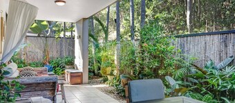 Sea Whisper, Apartment 6 at Julians Apartments