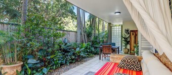 Sea Whisper, Apartment 6 at Julians Apartments