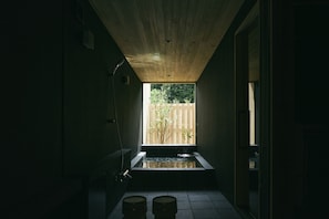 Standard Twin Room, Balcony, Hill View | Bathroom | Combined shower/tub, free toiletries, hair dryer, towels - GEOSPOT MOTOHAKONE C (Hakone)