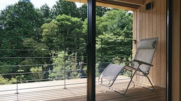 Standard-Zweibettzimmer, Balkon, Hügelblick | Terrasse/Patio