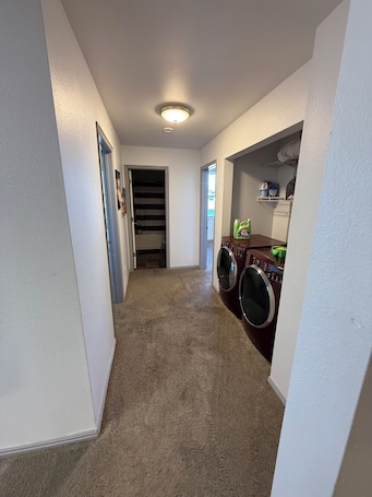Interior. Enjoyable 2-bedroom condo with AC / Heat in charming Downtown Beaver